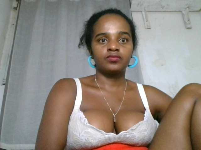 Flania Live Cam on BongaCams