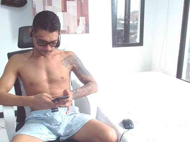 Jonesjones15 Live Webcam on BongaCams