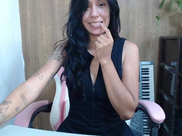 pielcanela live cam on BongaCams
