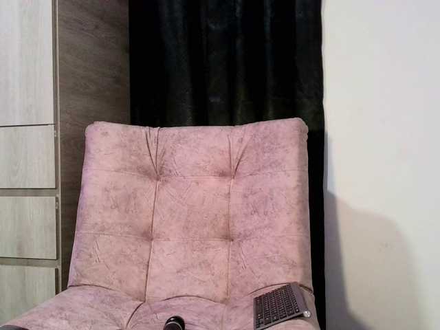 PIINK-2025's BongaCams show and profile