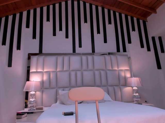 AgathaKondo1 live webcam show