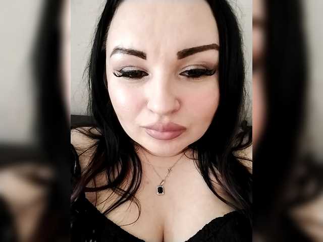  Monica- chat room
