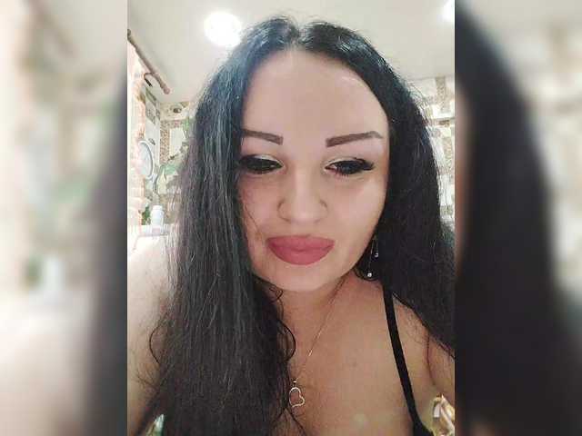 Monica- live cam preview