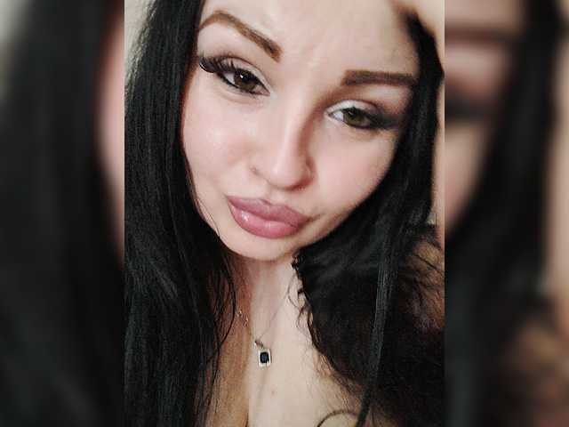 le modèle SilverCrystal est en webcam porno dans un show sur le site bongacams, il possède les tags suivants: White/Caucasian,Brunette,Shaved