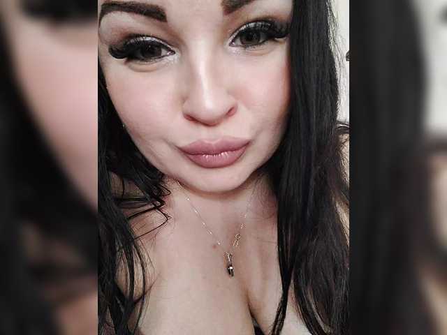  Monica- chat room