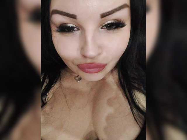 в попе у Monica-