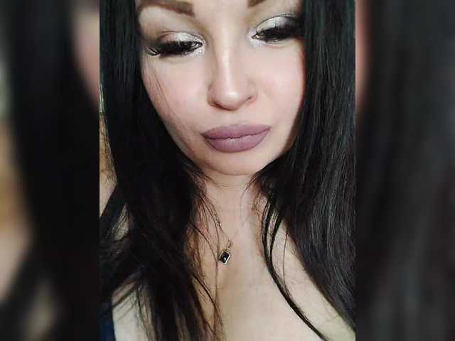  Monica- chat room