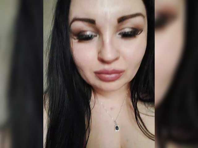 le modèle SilverCrystal est en webcam porno dans un show sur le site bongacams, il possède les tags suivants: White/Caucasian,Brunette,Shaved