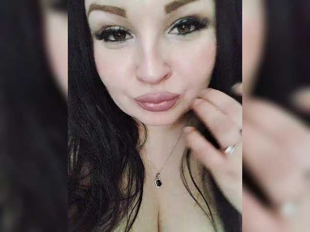  Monica- chat room