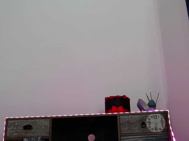 OneHotDiamond live cam on BongaCams