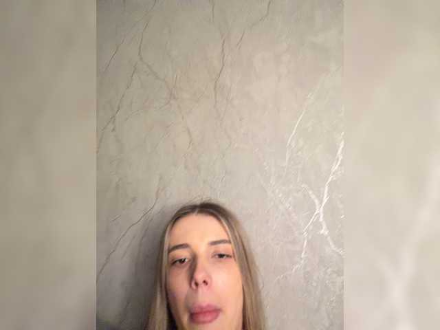 le modèle Sex-Milka est en webcam porno dans un show sur le site bongacams, il possède les tags suivants: White/Caucasian,Blonde,Shaved