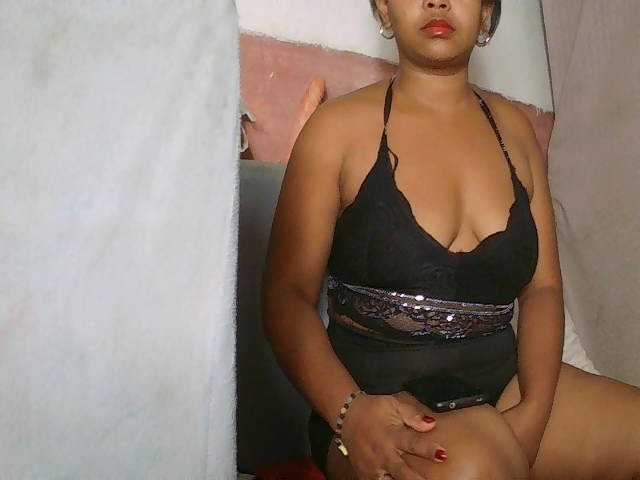 Sexygirlbiz live cam on BongaCams