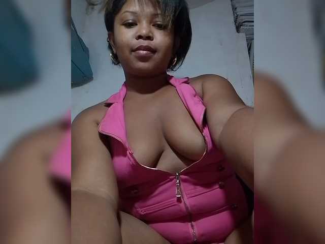Sexygirlbiz live cam on BongaCams