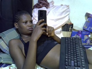 Cute-aliyah's Live Webcam