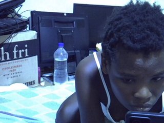 Cute-aliyah's Live Webcam