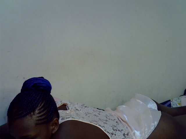 le modèle Cute-aliyah est en webcam porno dans un show sur le site bongacams, il possède les tags suivants: Ebony,Brunette,Trimmed