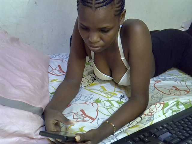Cute-aliyah live cam on BongaCams