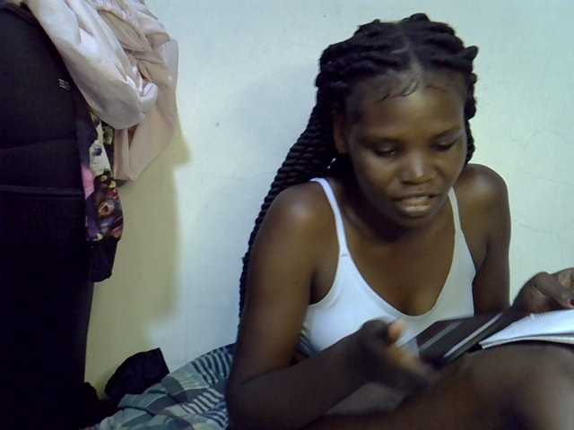 Cute-aliyah live cam on BongaCams