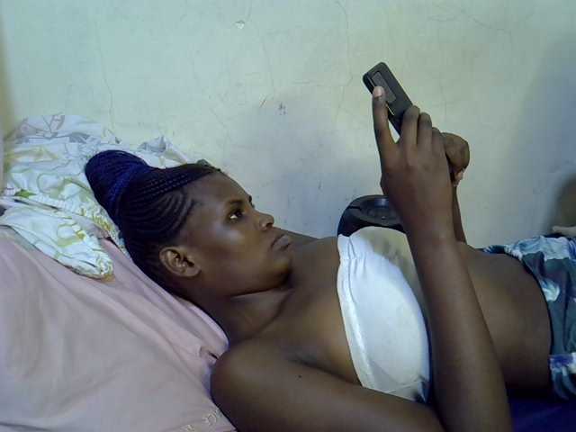 Cute-aliyah live cam on BongaCams