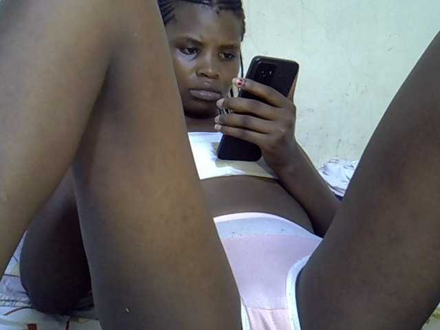 Cute-aliyah live cam on BongaCams