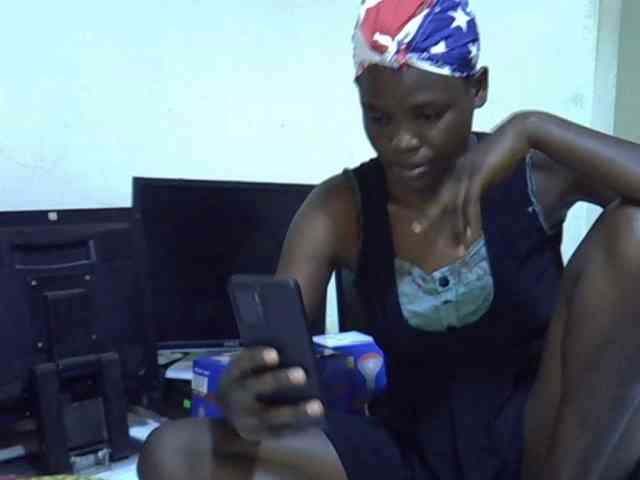 Cute-aliyah webcam