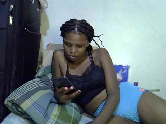 Cute-aliyah webcam