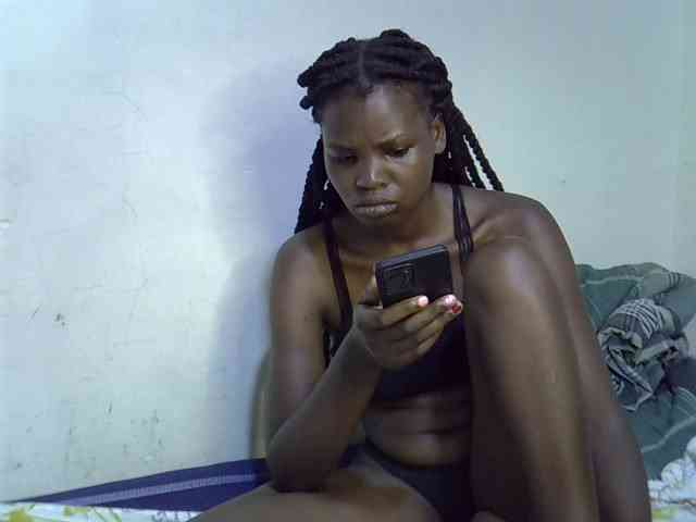 Cute-aliyah webcam