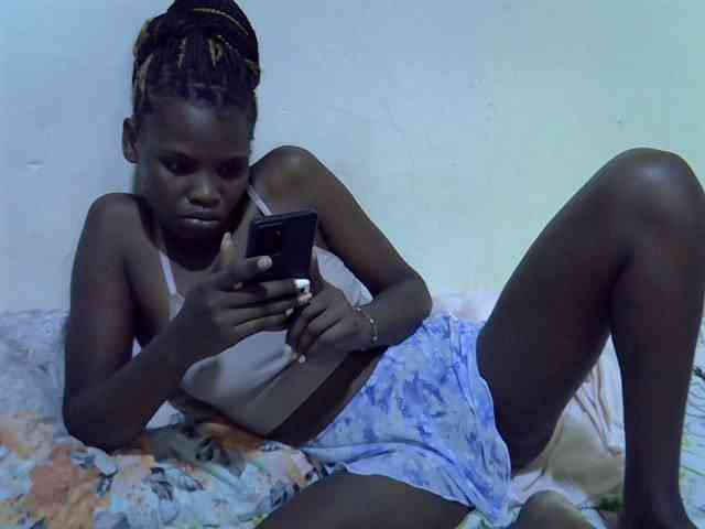 Cute-aliyah webcam