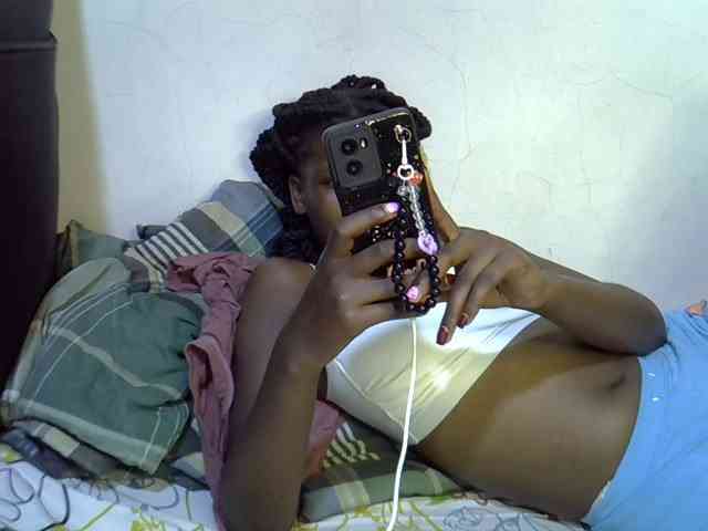 Cute-aliyah webcam