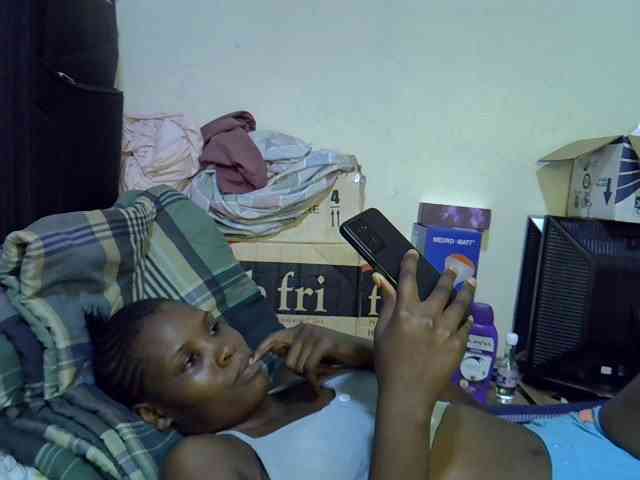 Cute-aliyah webcam
