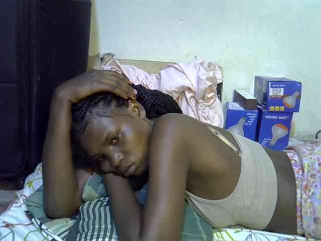 Model: Cute-aliyah