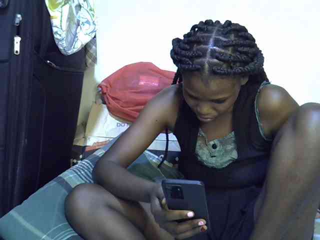 Cute-aliyah webcam