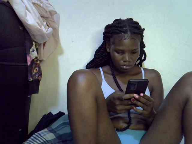 Cute-aliyah webcam