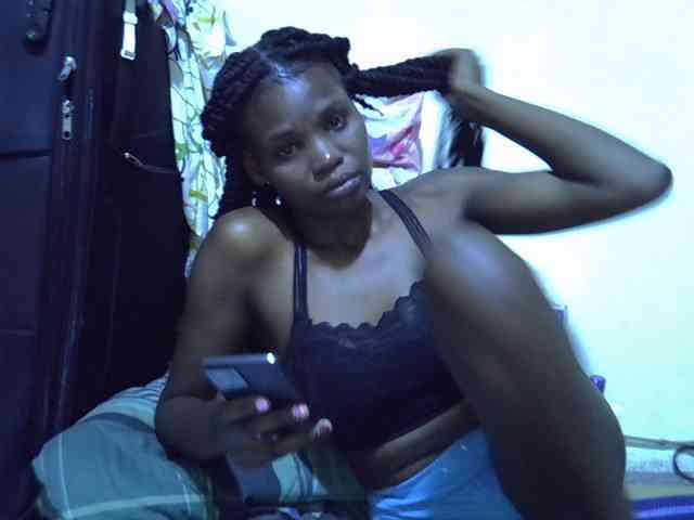 Cute-aliyah webcam