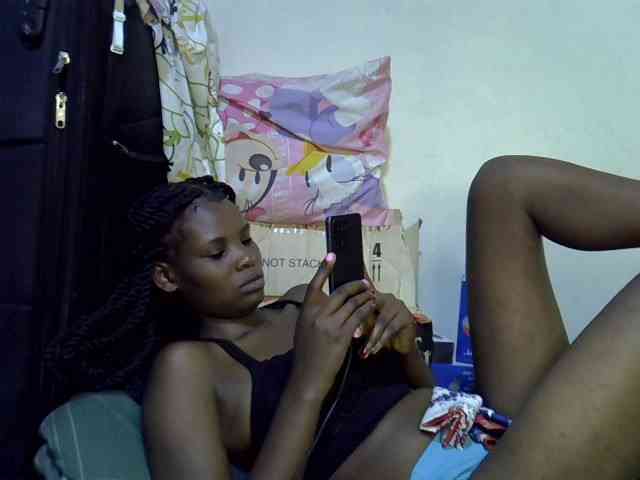 Cute-aliyah webcam