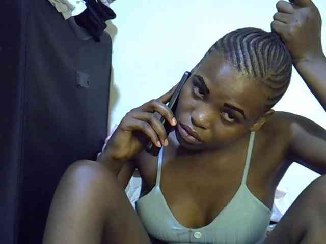 Cute-aliyah webcam