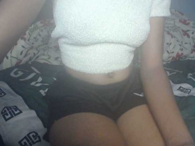Plumnjuicy live cam on BongaCams