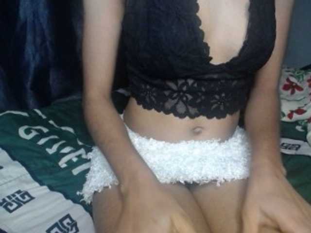 Plumnjuicy live cam on BongaCams