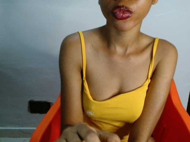 Plumnjuicy live cam on BongaCams