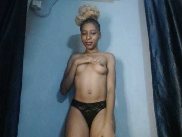Plumnjuicy live cam on BongaCams