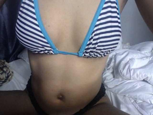 Plumnjuicy live cam on BongaCams