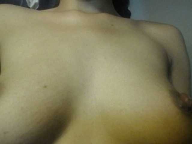Plumnjuicy live cam on BongaCams
