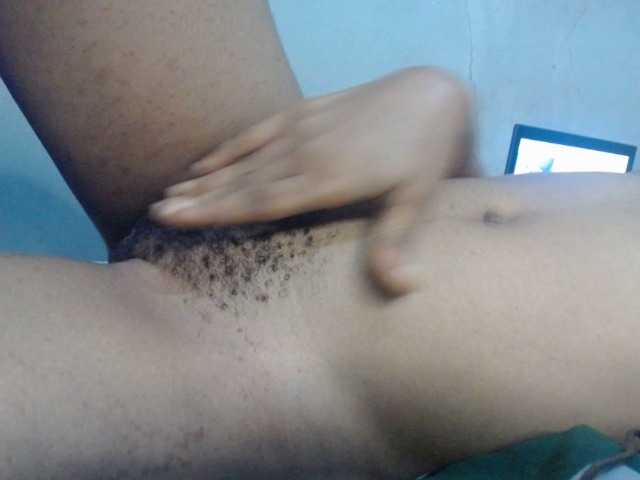 Plumnjuicy live cam on BongaCams