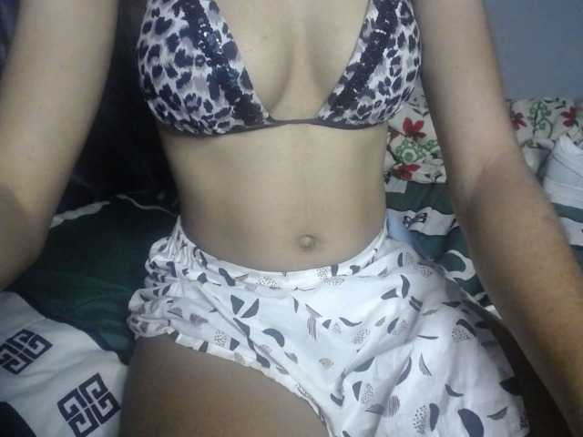 Plumnjuicy live cam on BongaCams