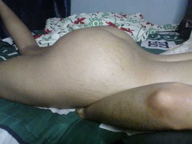 Plumnjuicy live cam on BongaCams