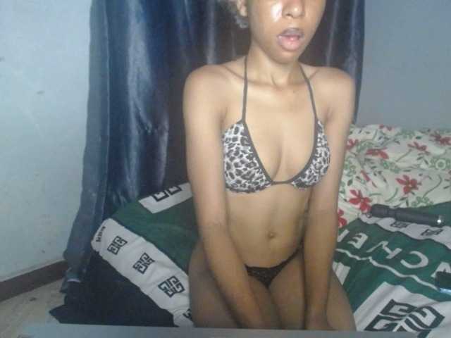 Plumnjuicy live cam on BongaCams
