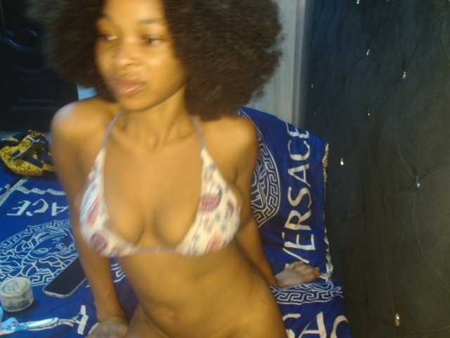 Plumnjuicy live cam on BongaCams