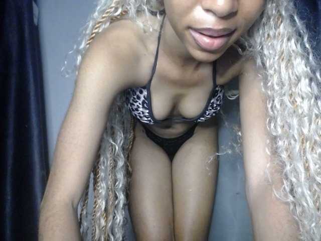 Plumnjuicy live cam on BongaCams