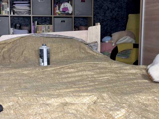 charmingaura1 live cam on BongaCams