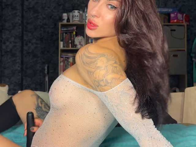 charmingaura1 live cam on BongaCams